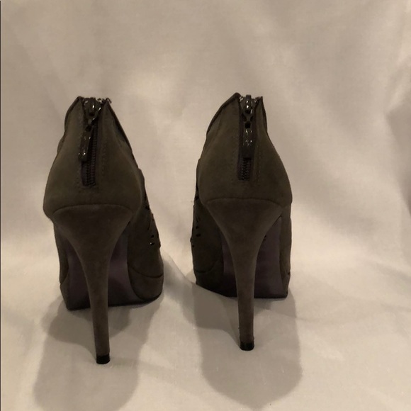 Grey suede peep toe bootie heels - Picture 4 of 5